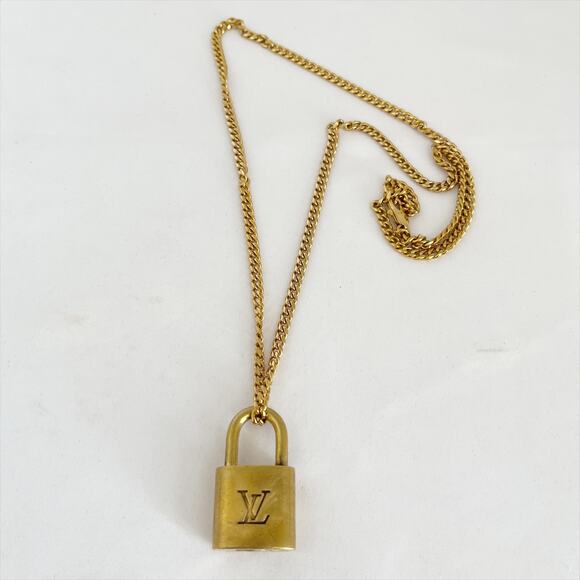 LOUIS VUITTON #341 Lock Only on Cuban Link 21" Chain Necklace 18k Gold Plated - Picture 4 of 9